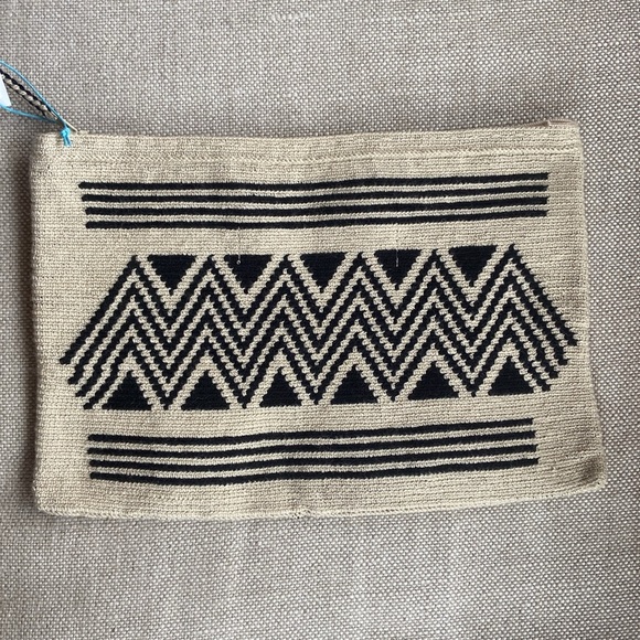 Guanabana Zip Pouch Clutch with Tassel - Picture 5 of 7